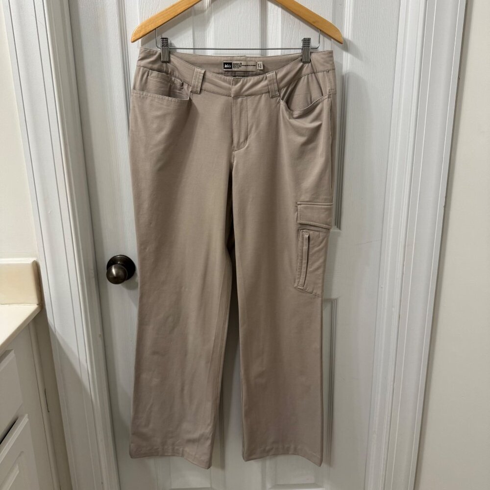 REI Women's Beige Khaki Hiking Pants Cargo Pockets UPF 50+ Size 8 Outdoor
